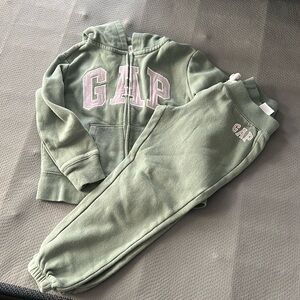 Gap sweat suit